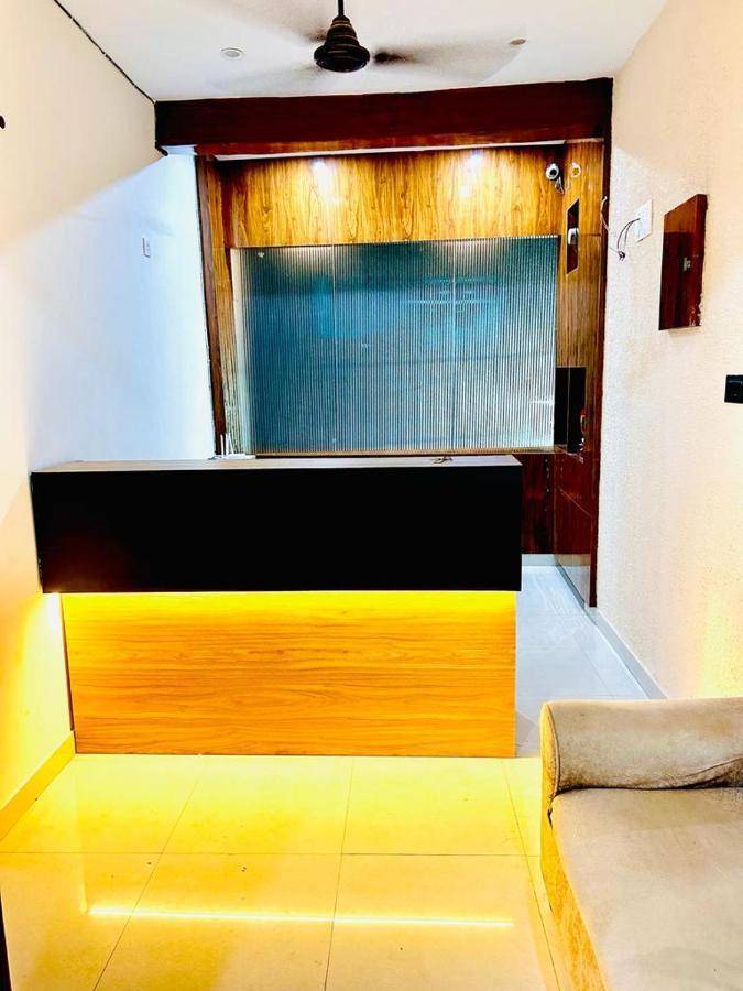 Hotel Sr Grand Gorakhpur Buitenkant foto
