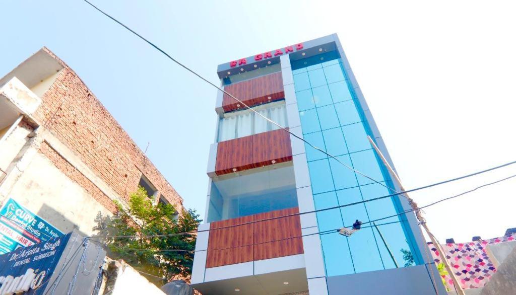 Hotel Sr Grand Gorakhpur Buitenkant foto