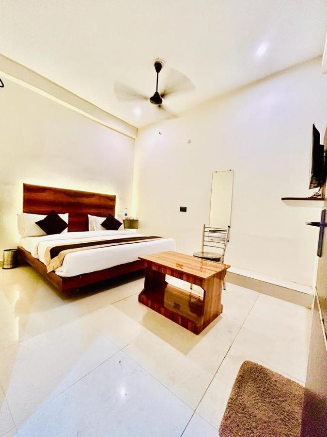Hotel Sr Grand Gorakhpur Buitenkant foto