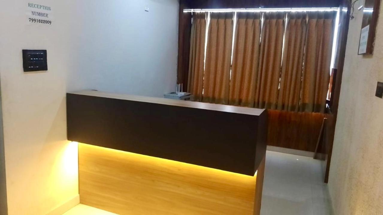 Hotel Sr Grand Gorakhpur Buitenkant foto